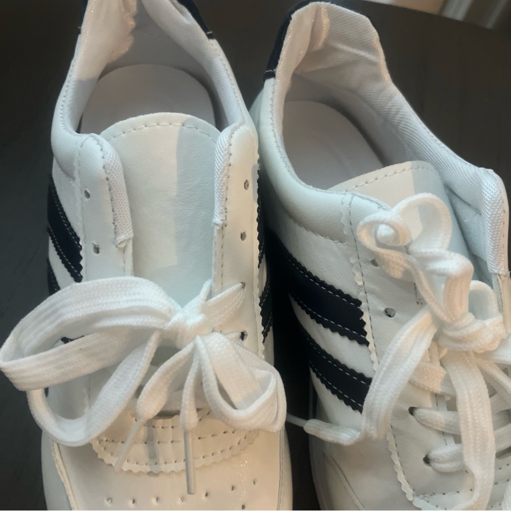 Women’s Stylish White and Black Sneakers size 8 - Picture 5 of 5